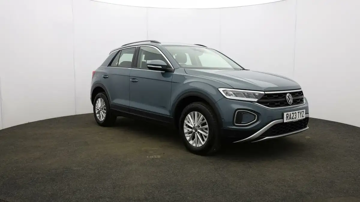 2023-volkswagen-t-roc-10-tsi-life-big-0