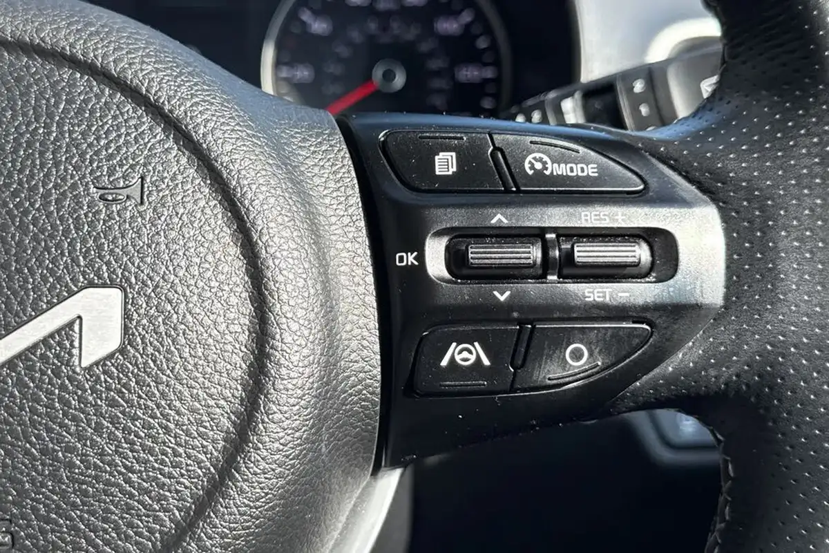 2022-kia-stonic-10-t-gdi-connect-big-31