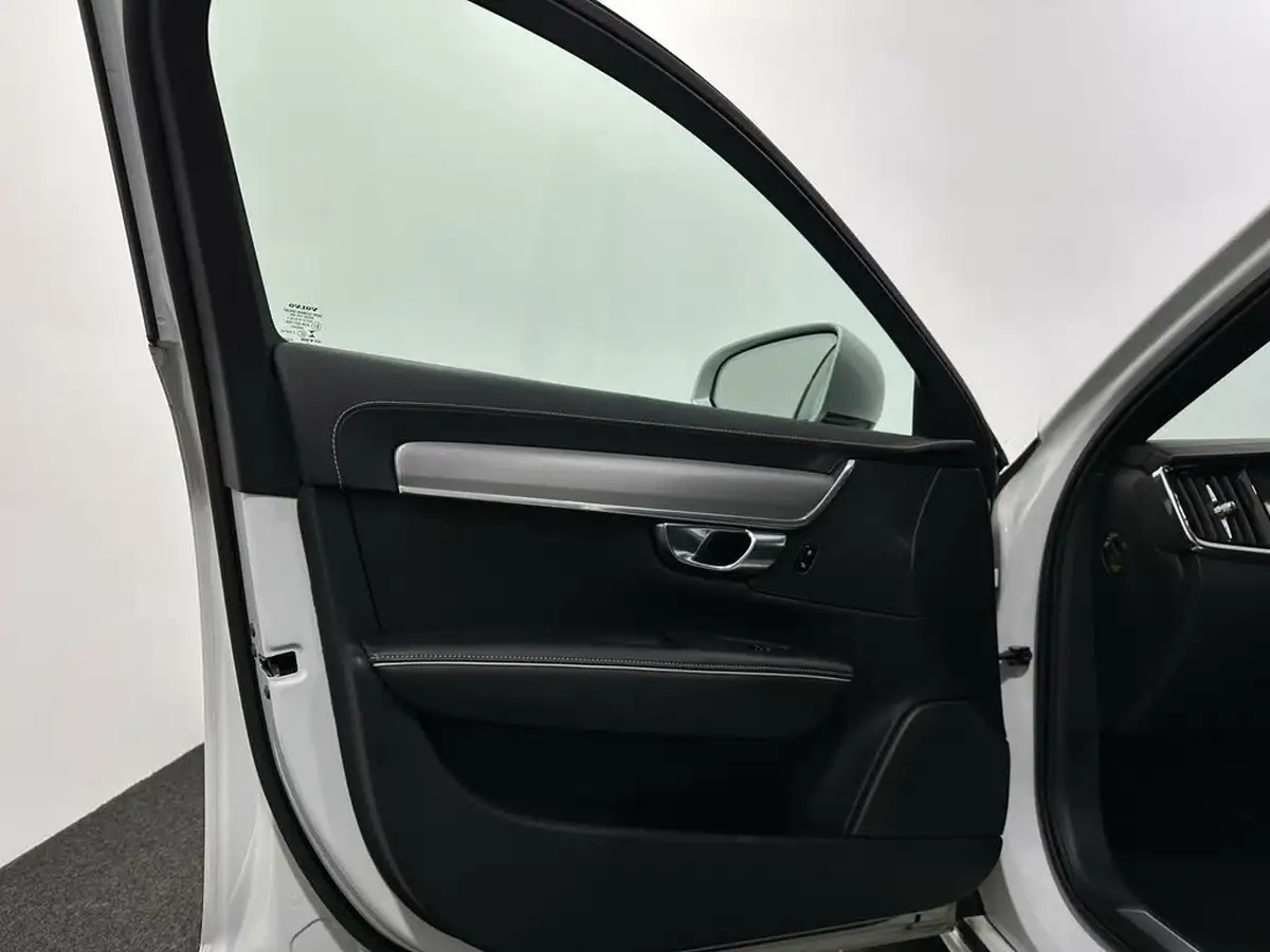 2018-volvo-v90-20td-d4-r-design-big-33