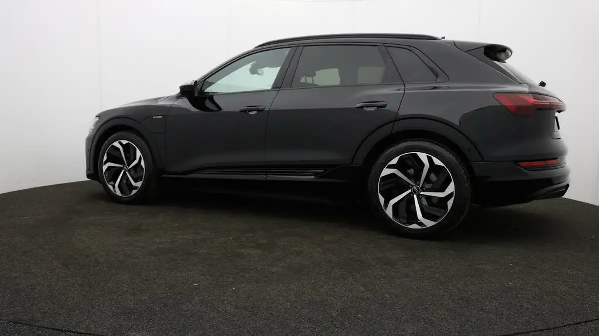2022-audi-e-tron-55e-black-edition-station-wagon-big-65