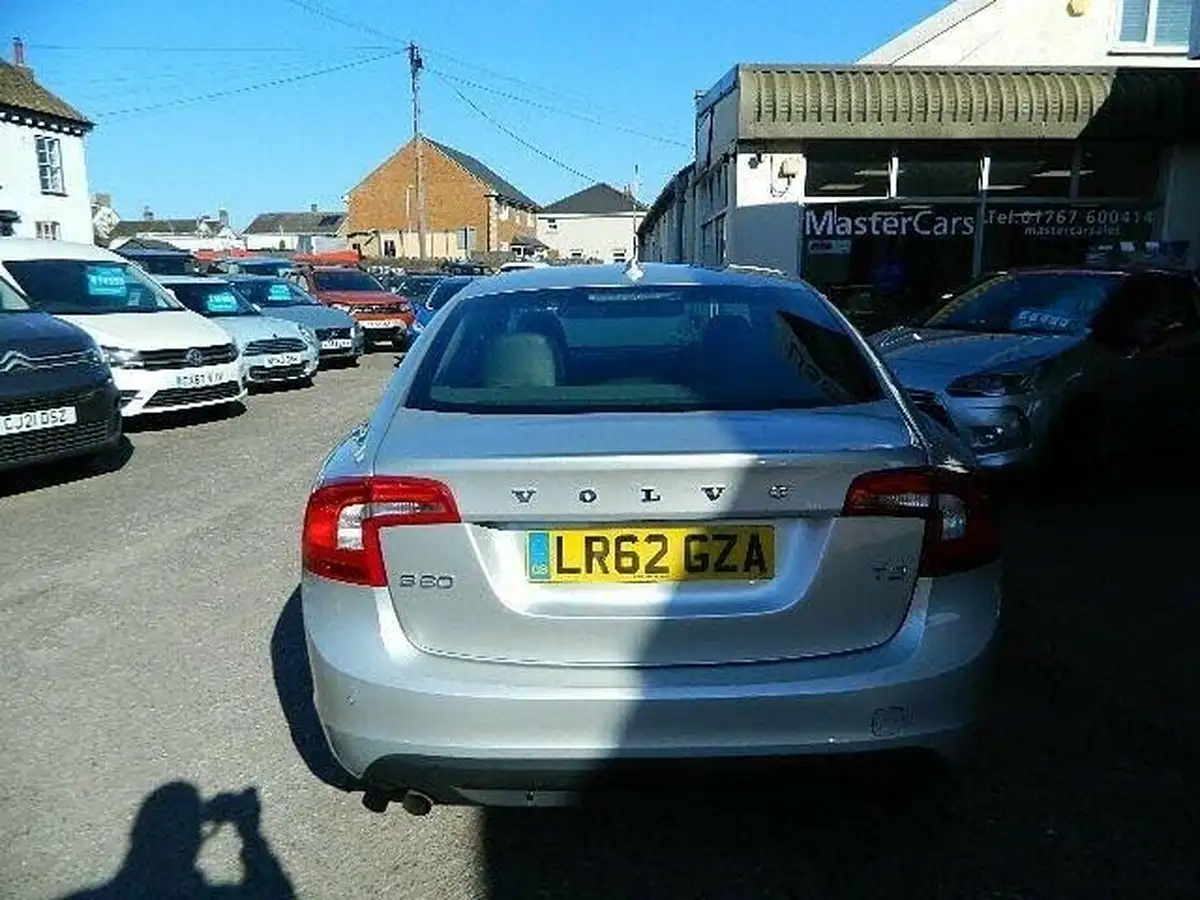 2012-volvo-s60-16-t3-se-16-1595cc-big-8