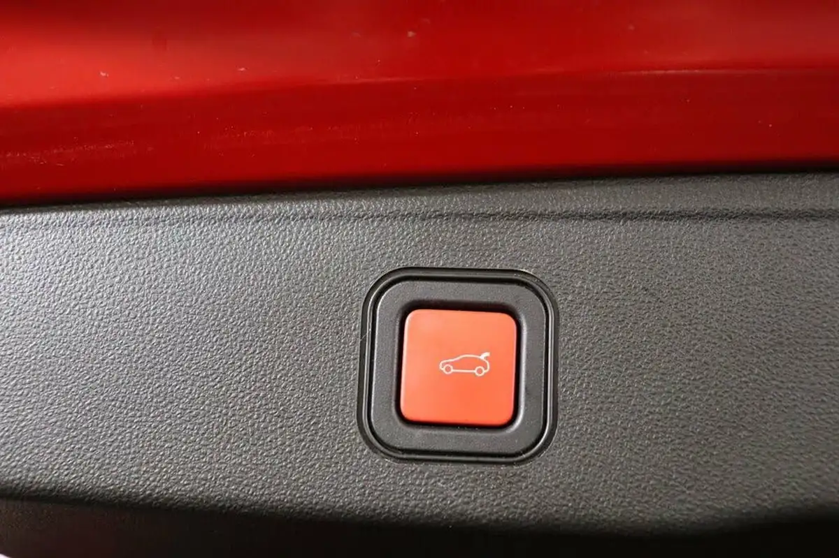 2024-jeep-avenger-12-gse-altitude-big-10