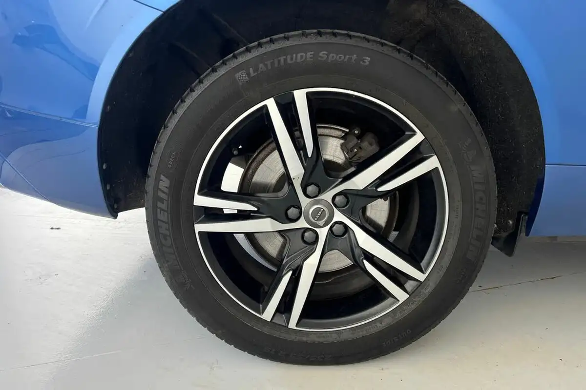 2018-volvo-xc60-20td-d4-r-design-4x4-geartronic-big-27