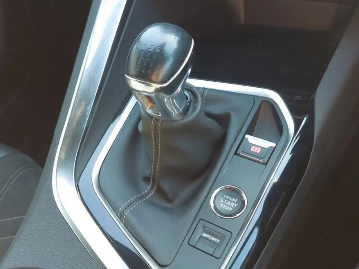 2021-peugeot-3008-suv-12-puretech-gt-big-15