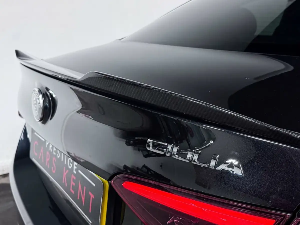 2020-alfa-romeo-giulia-29-biturbo-quadrifoglio-ss-big-12