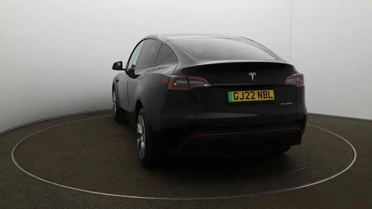 2022-tesla-model-y-e-long-range-big-52