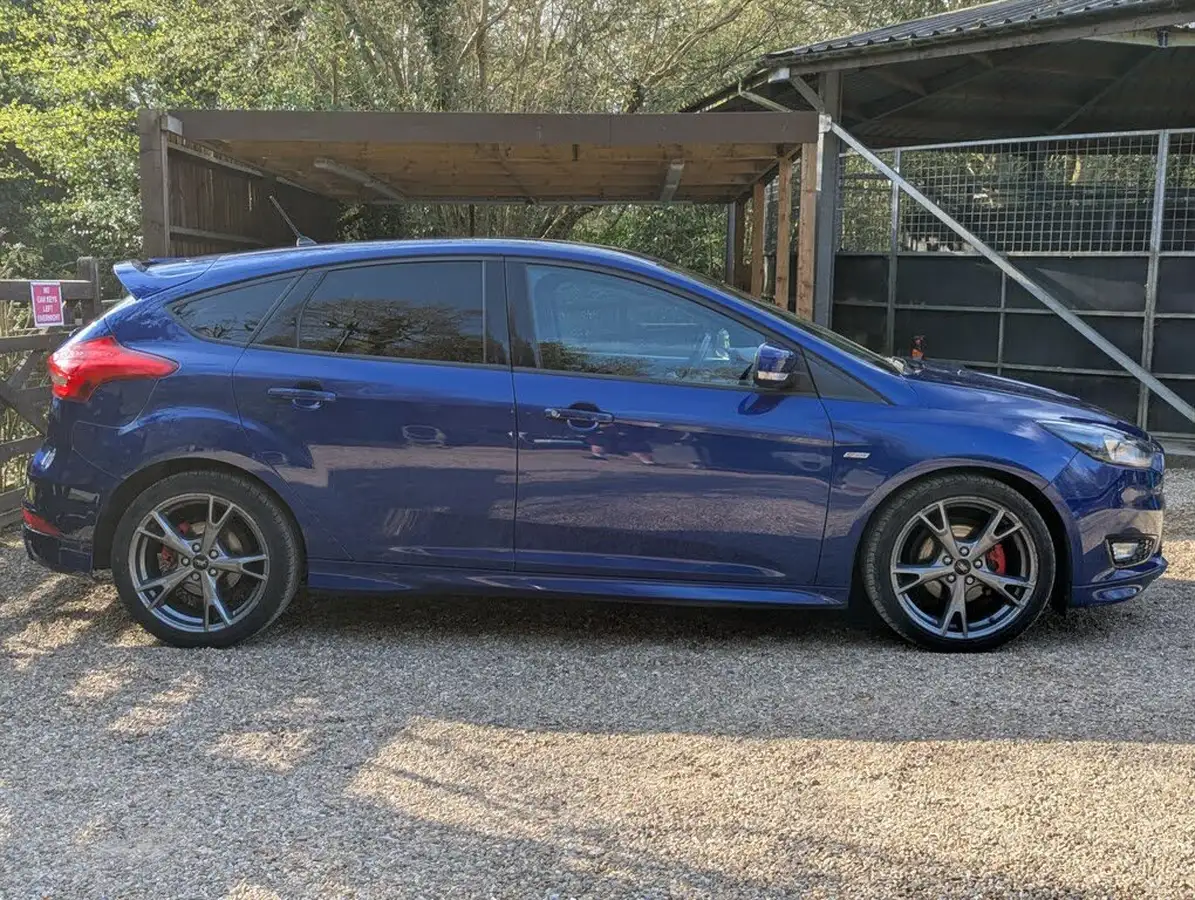 2018-ford-focus-10t-st-line-x-140ps-hatchback-big-8