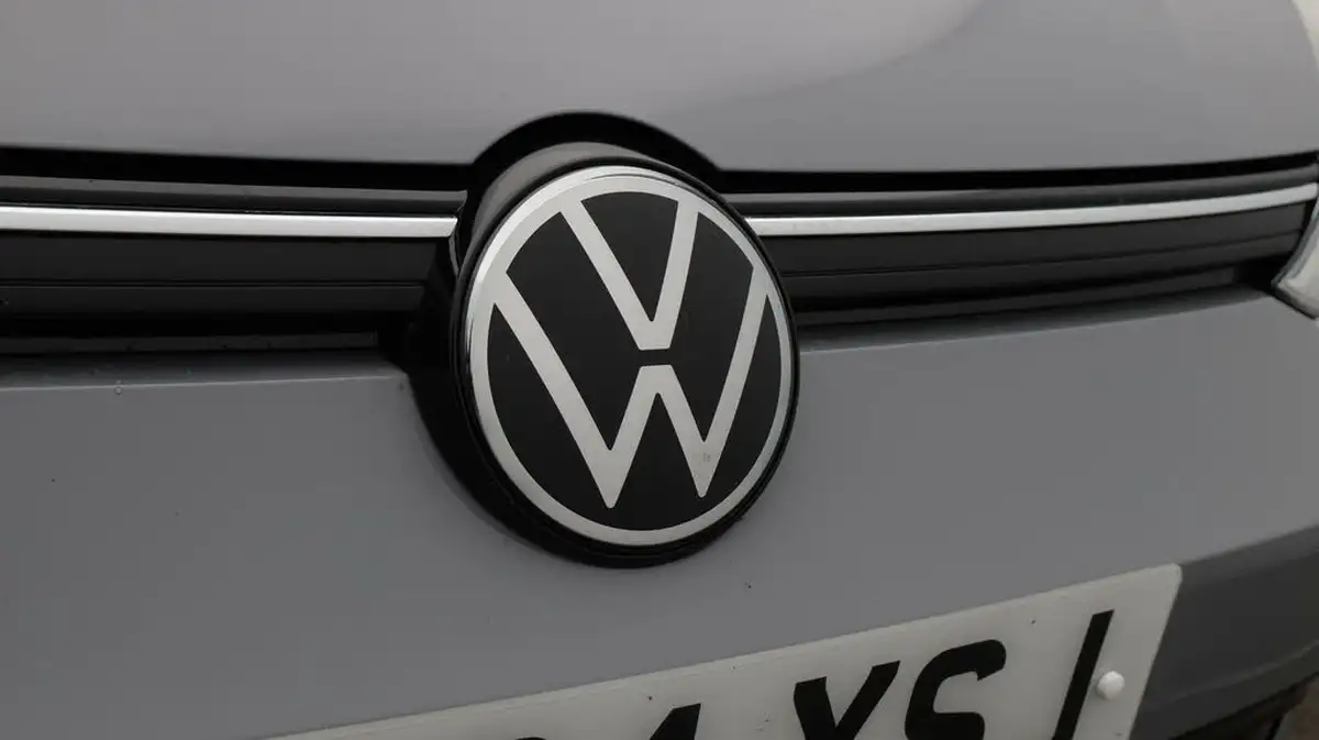 2024-volkswagen-golf-15-etsi-r-line-evo-hatchback-big-23