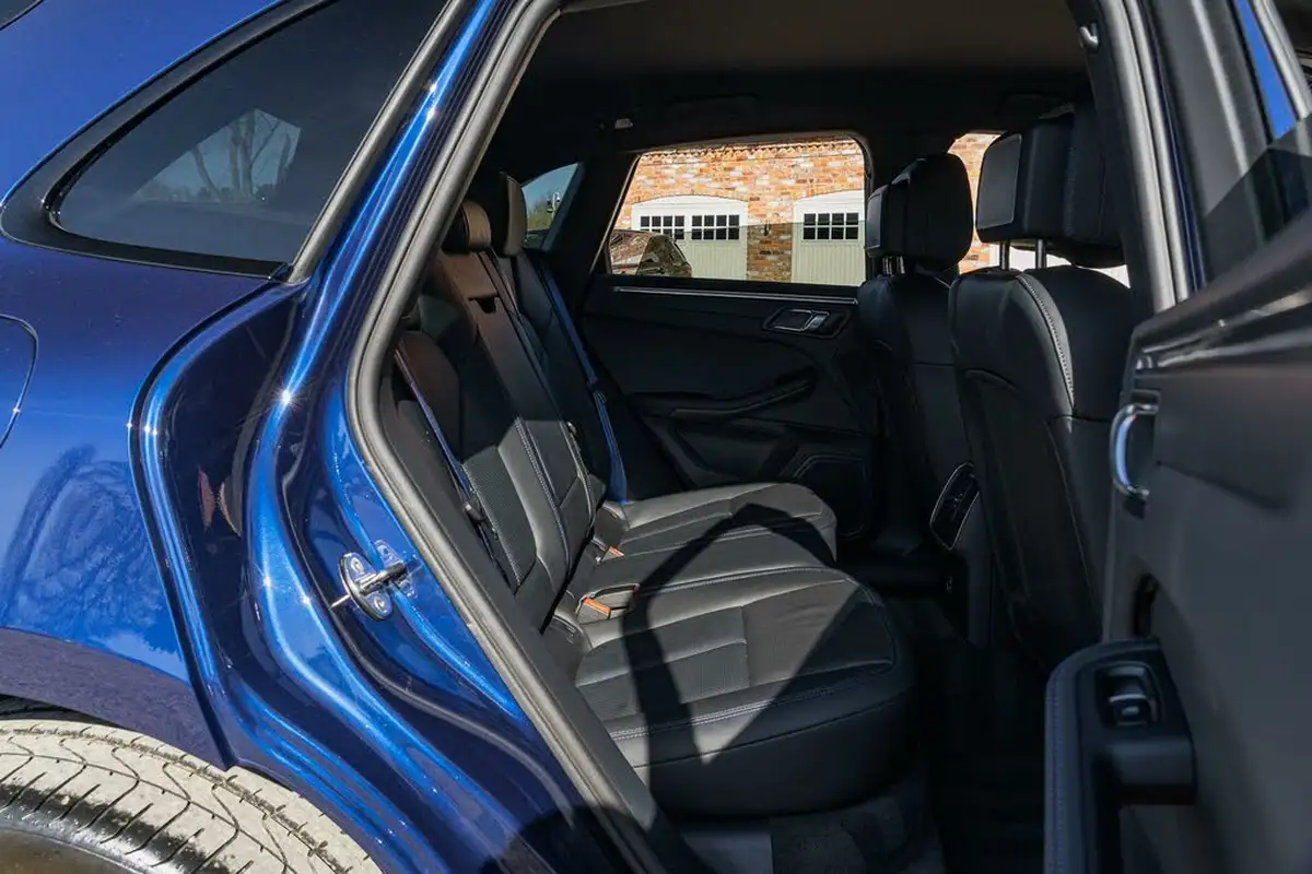 2023-porsche-macan-20-big-23