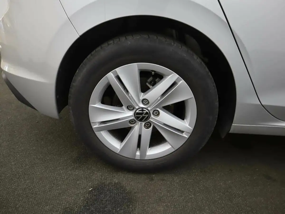2023-volkswagen-golf-20tdi-life-hatchback-dsg-big-5