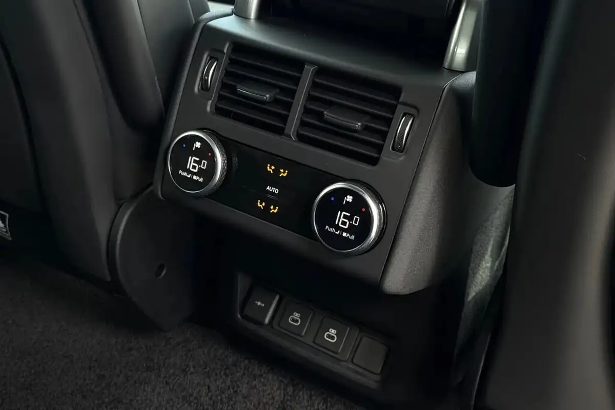 2024-land-rover-discovery-30-d300-metropolitan-edition-big-18