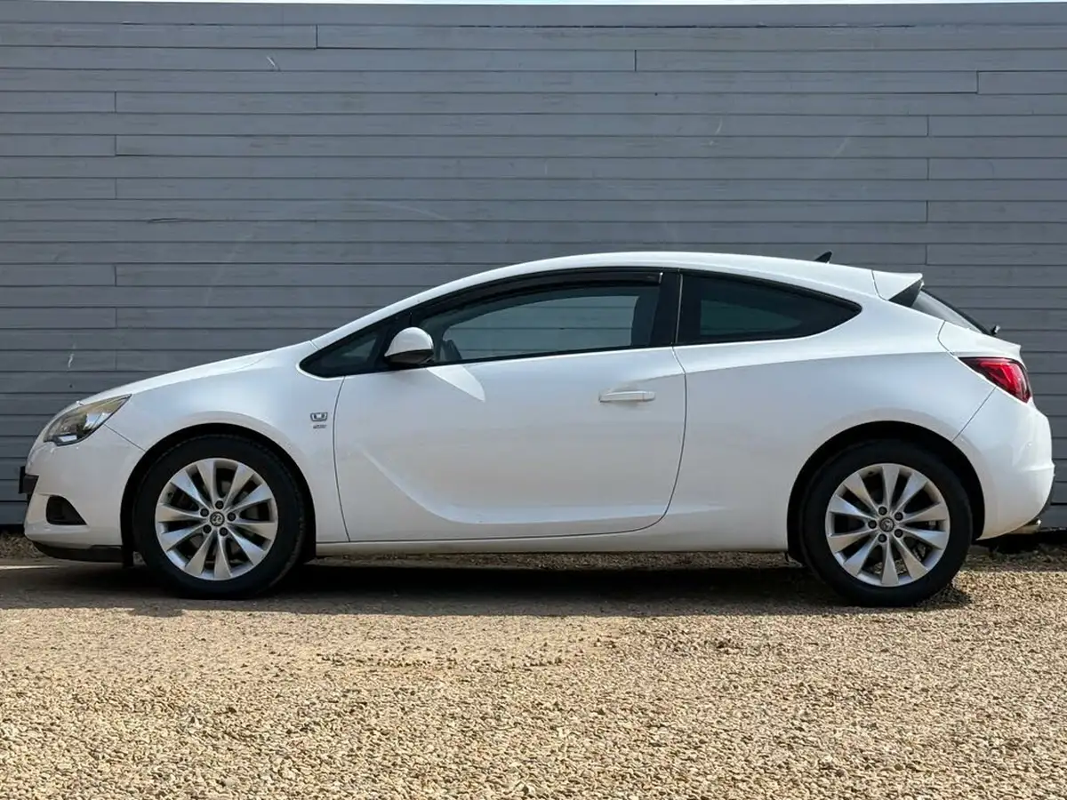 2012-vauxhall-astra-gtc-20td-sri-20cdti-16v-big-8