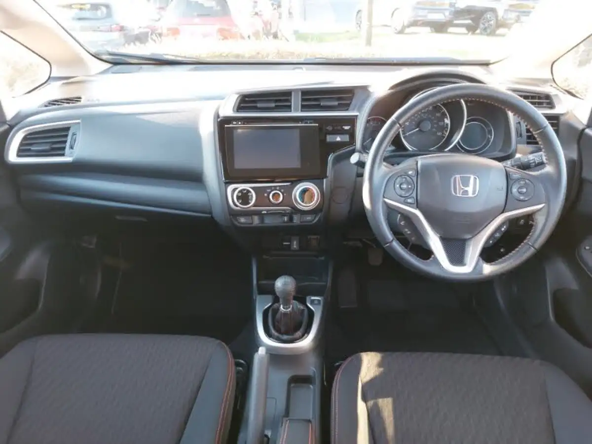 2018-honda-jazz-15-i-vtec-sport-navi-big-2