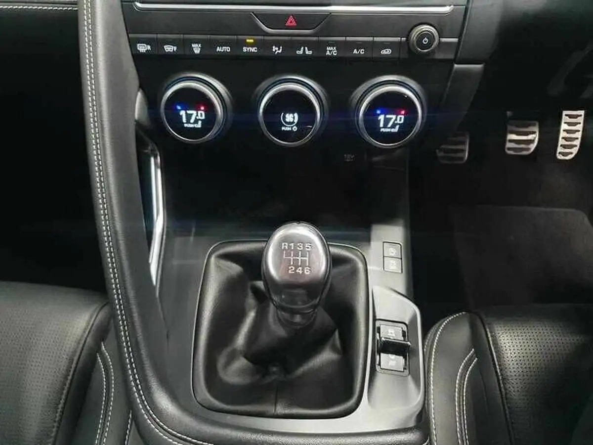 2019-jaguar-e-pace-20-i4d-r-dynamic-s-180ps-awd-big-18