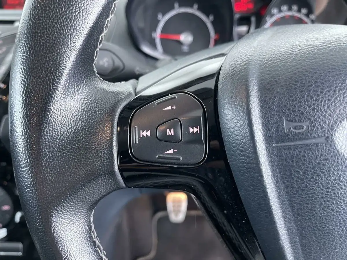 2012-ford-fiesta-16-metal-big-32