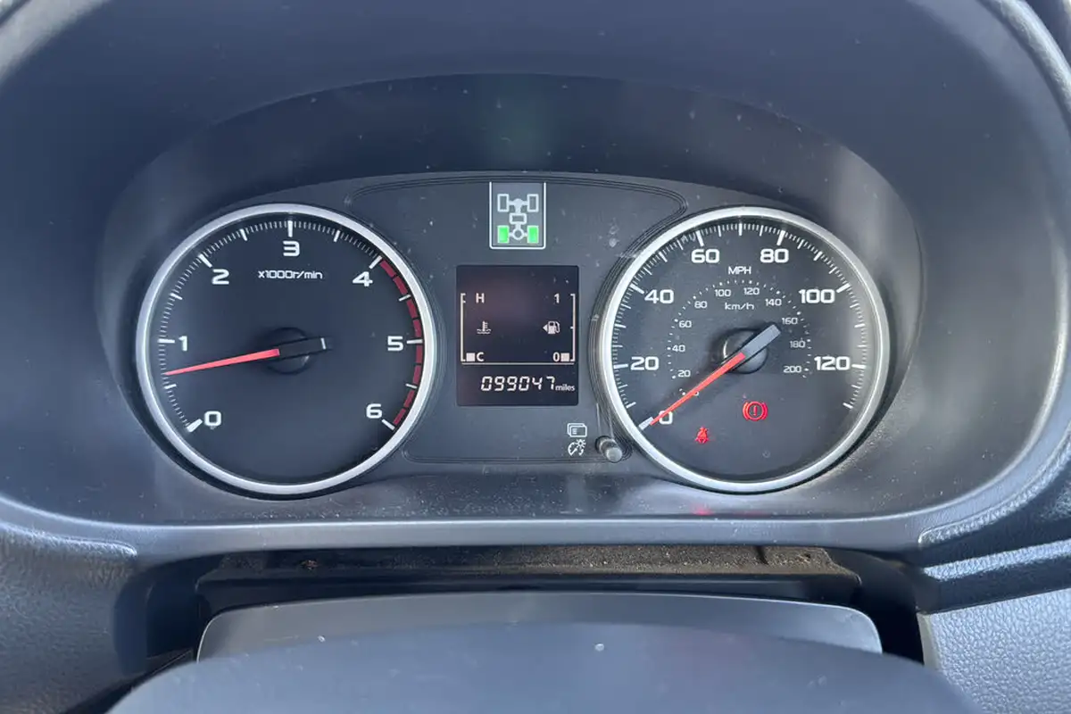 2015-mitsubishi-l200-24di-d-titan-big-12