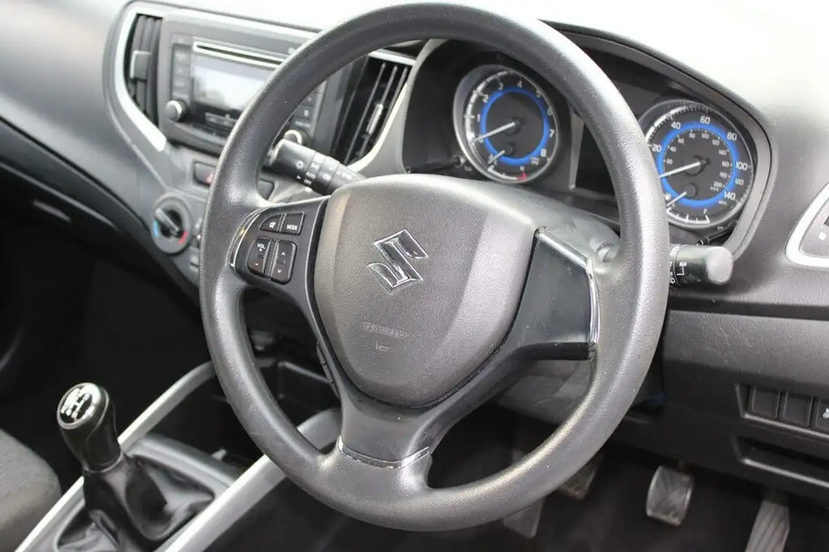 2018-suzuki-baleno-12-dualjet-sz3-big-18