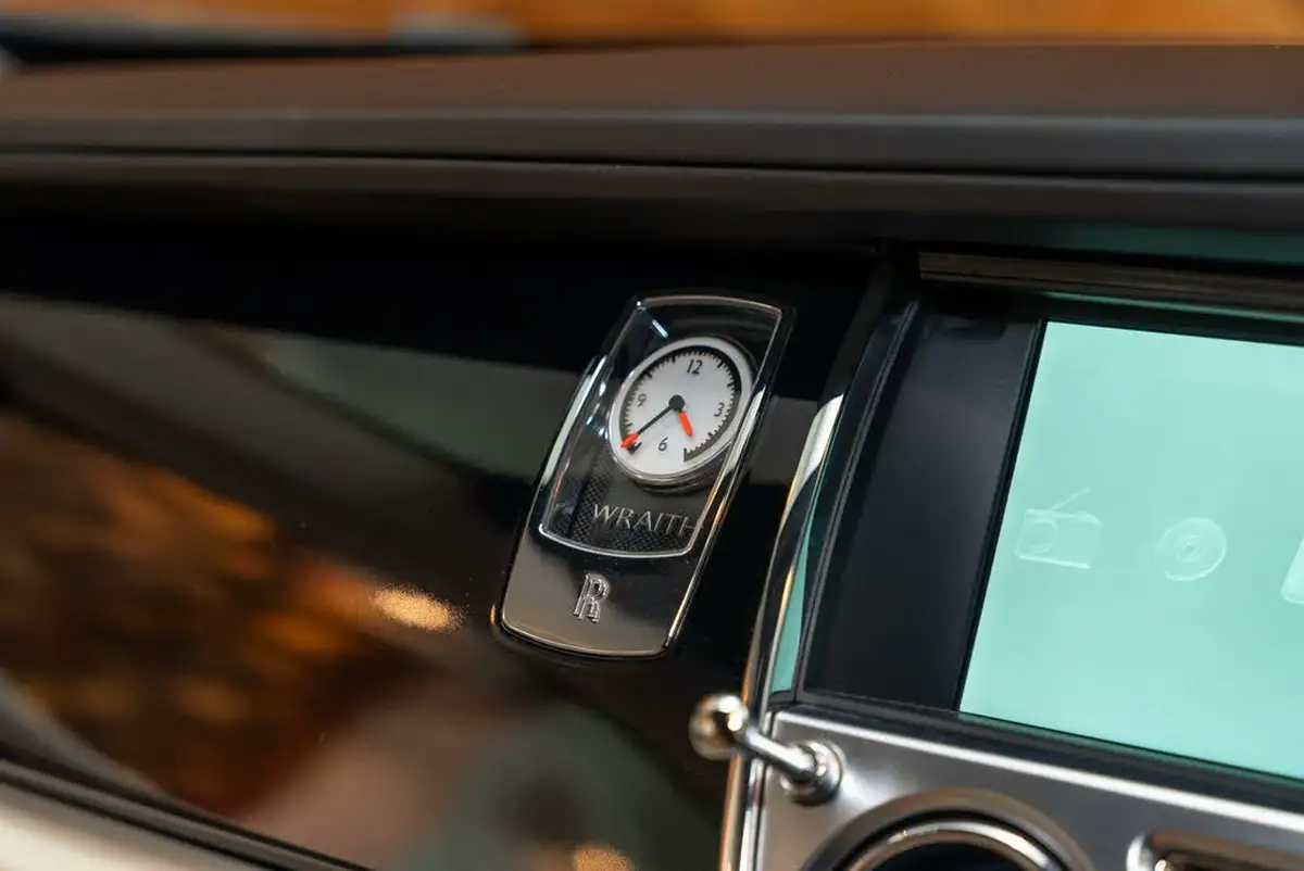 2015-rolls-royce-wraith-66-big-17