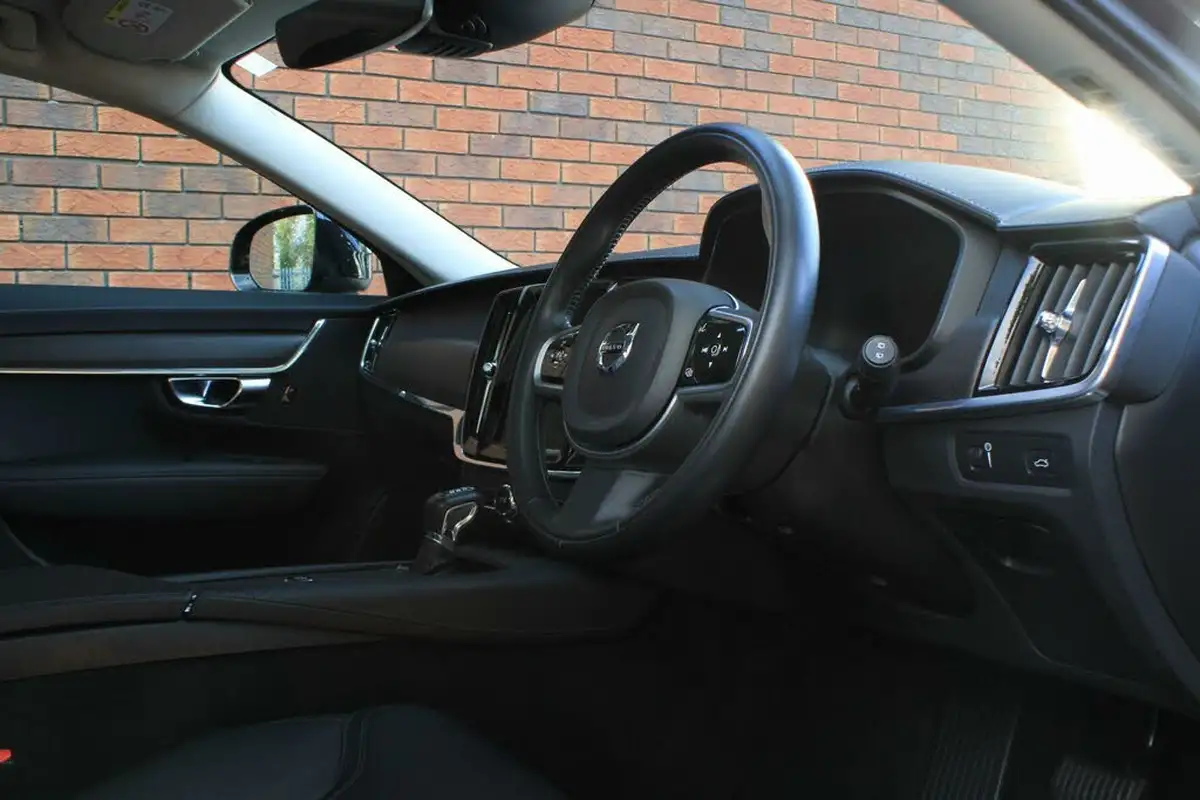 2019-volvo-v90-20td-d5-cross-country-plus-big-4