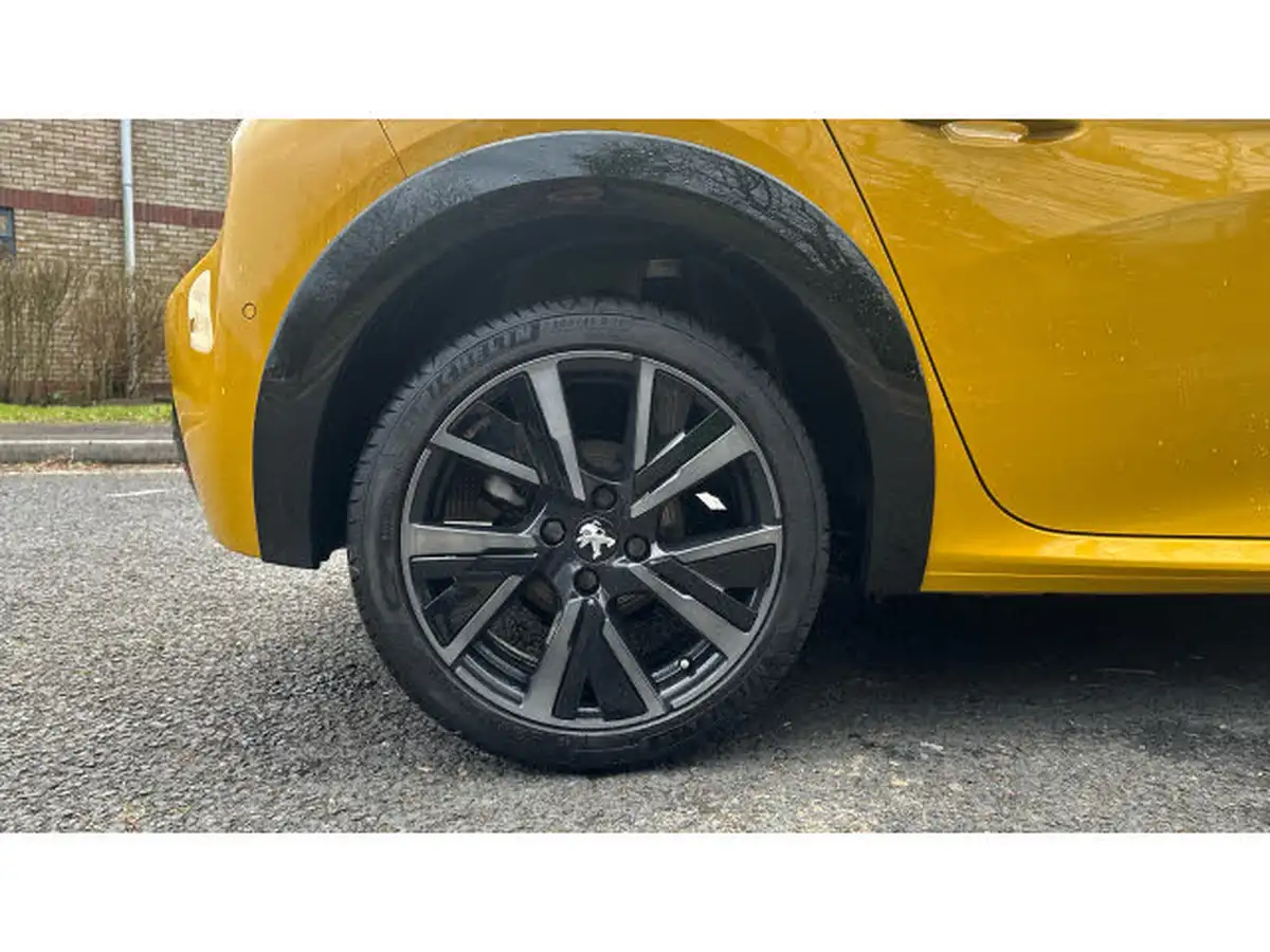 2021-peugeot-208-12-puretech-gt-premium-100bhp-eat8-big-6
