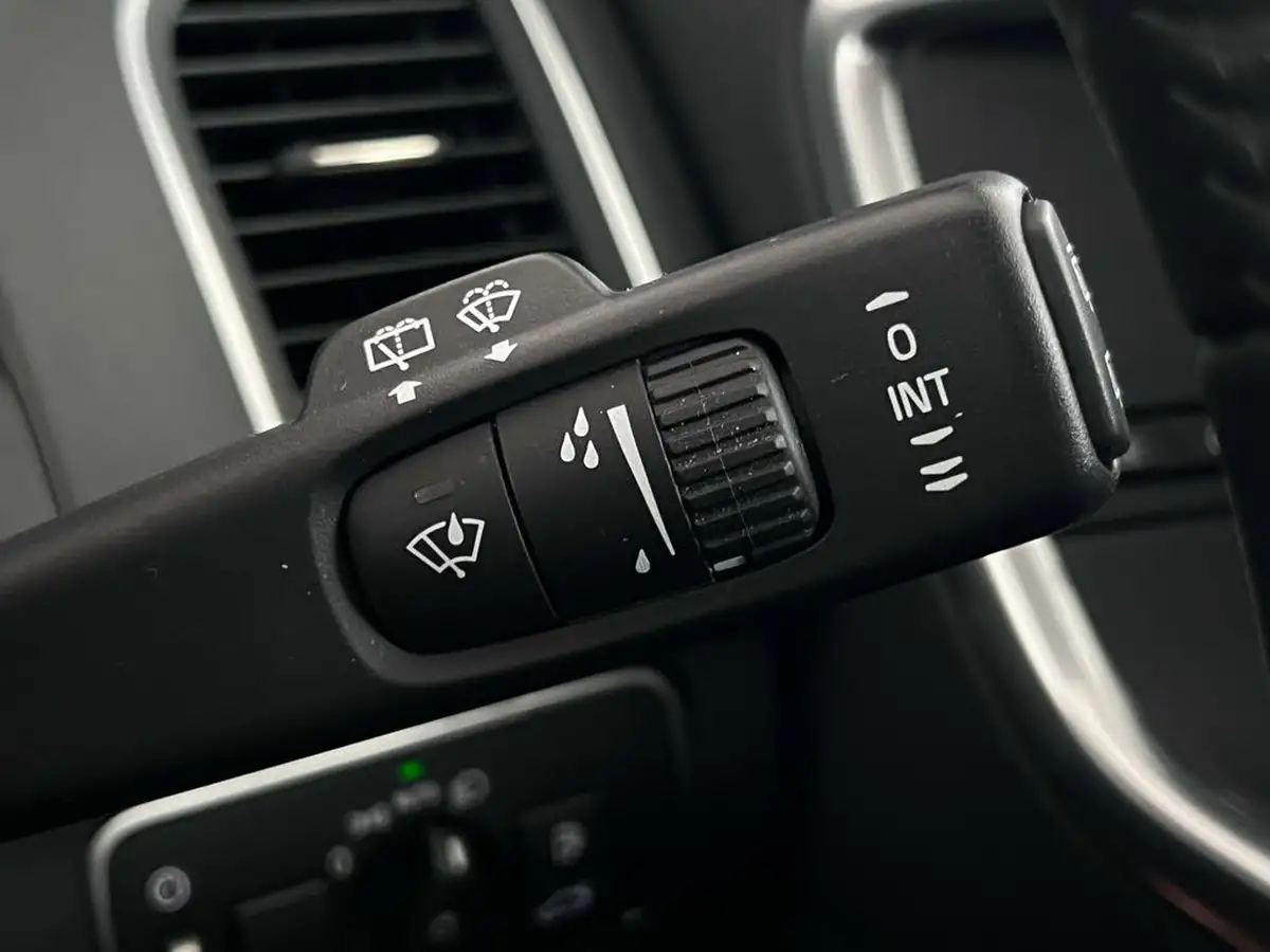 2016-volvo-xc60-20td-d4-se-lux-nav-geartronic-big-23