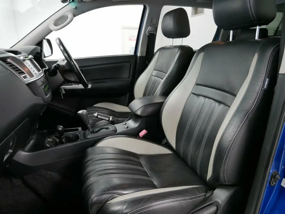 2016-toyota-hi-lux-30td-invincible-x-auto-big-2