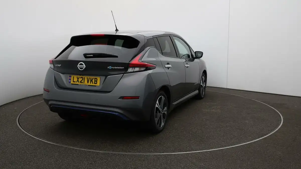 2021-nissan-leaf-e-e-tekna-big-47
