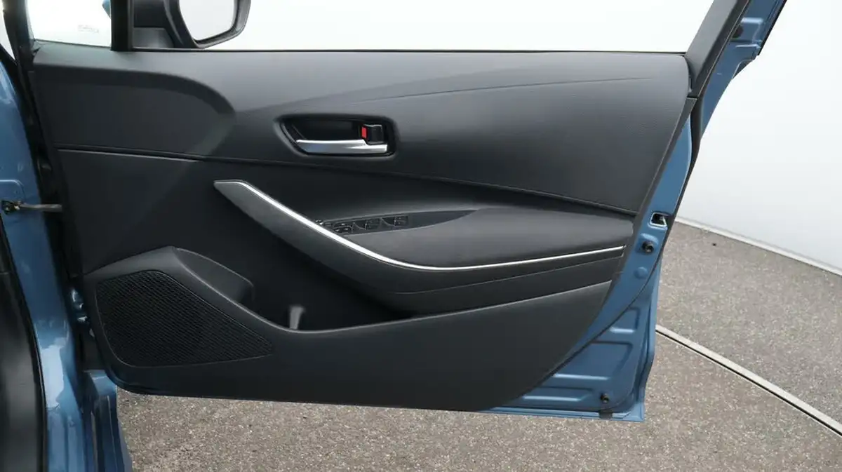 2022-toyota-corolla-18-vvt-i-icon-120bhp-trk-hatchback-5d-big-15