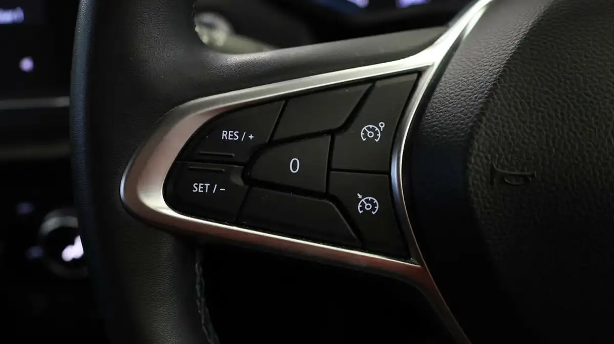 2022-renault-clio-16-iconic-big-20