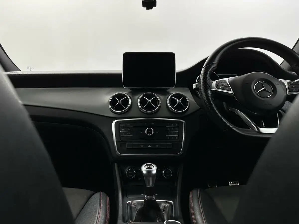 2015-mercedes-benz-gla-class-21d-gla-200d-amg-line-ss-big-16