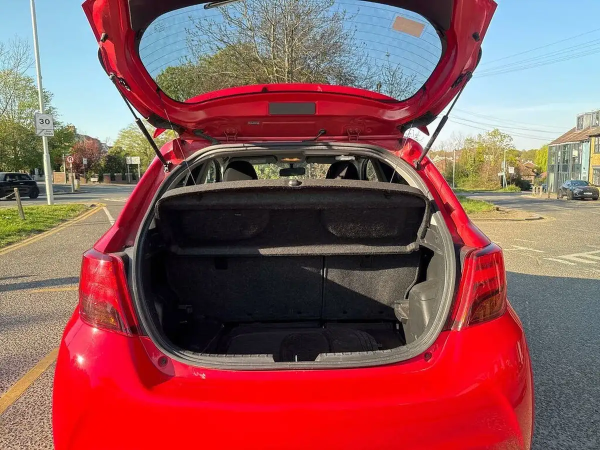 2015-toyota-yaris-133-sport-big-17