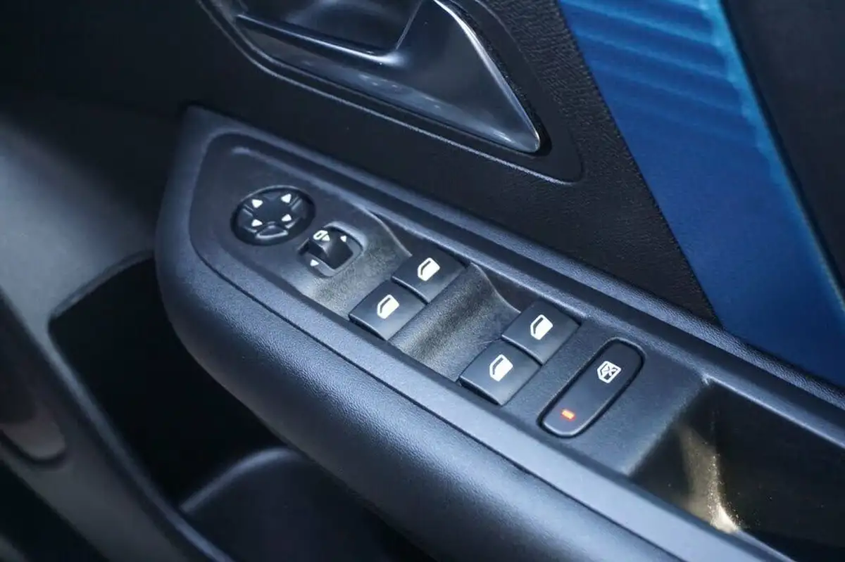 2022-citroen-c4-e-shine-plus-big-25