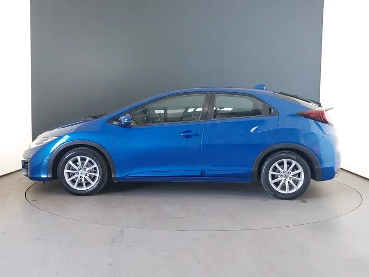 2016-honda-civic-16-i-dtec-s-1-cd-hatchback-big-3