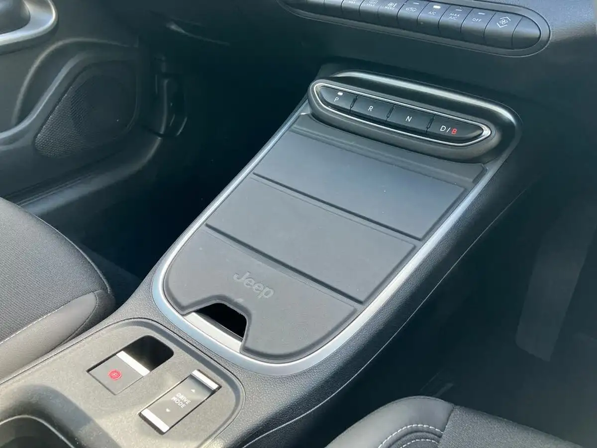 2024-jeep-avenger-e-summit-big-16