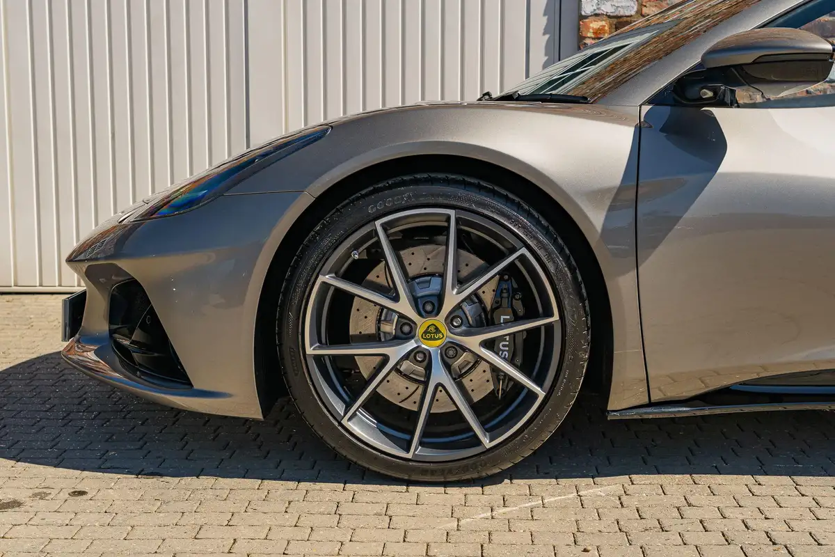 2023-lotus-emira-35-first-edition-v6-big-10