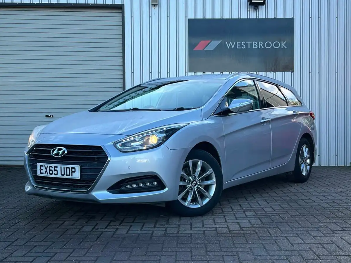 2015-hyundai-i40-17crdi-se-nav-141ps-estate-5d-big-10
