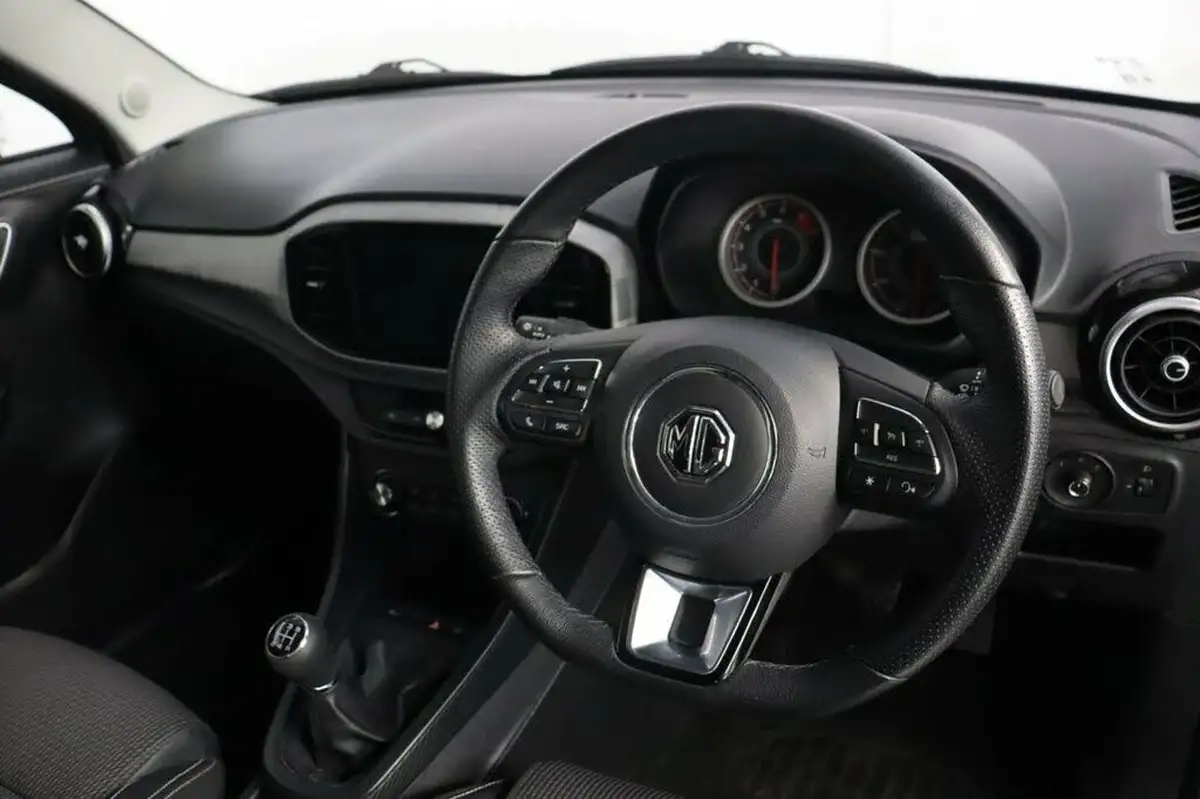 2023-mg-mg3-15-vti-tech-exclusive-nav-big-18