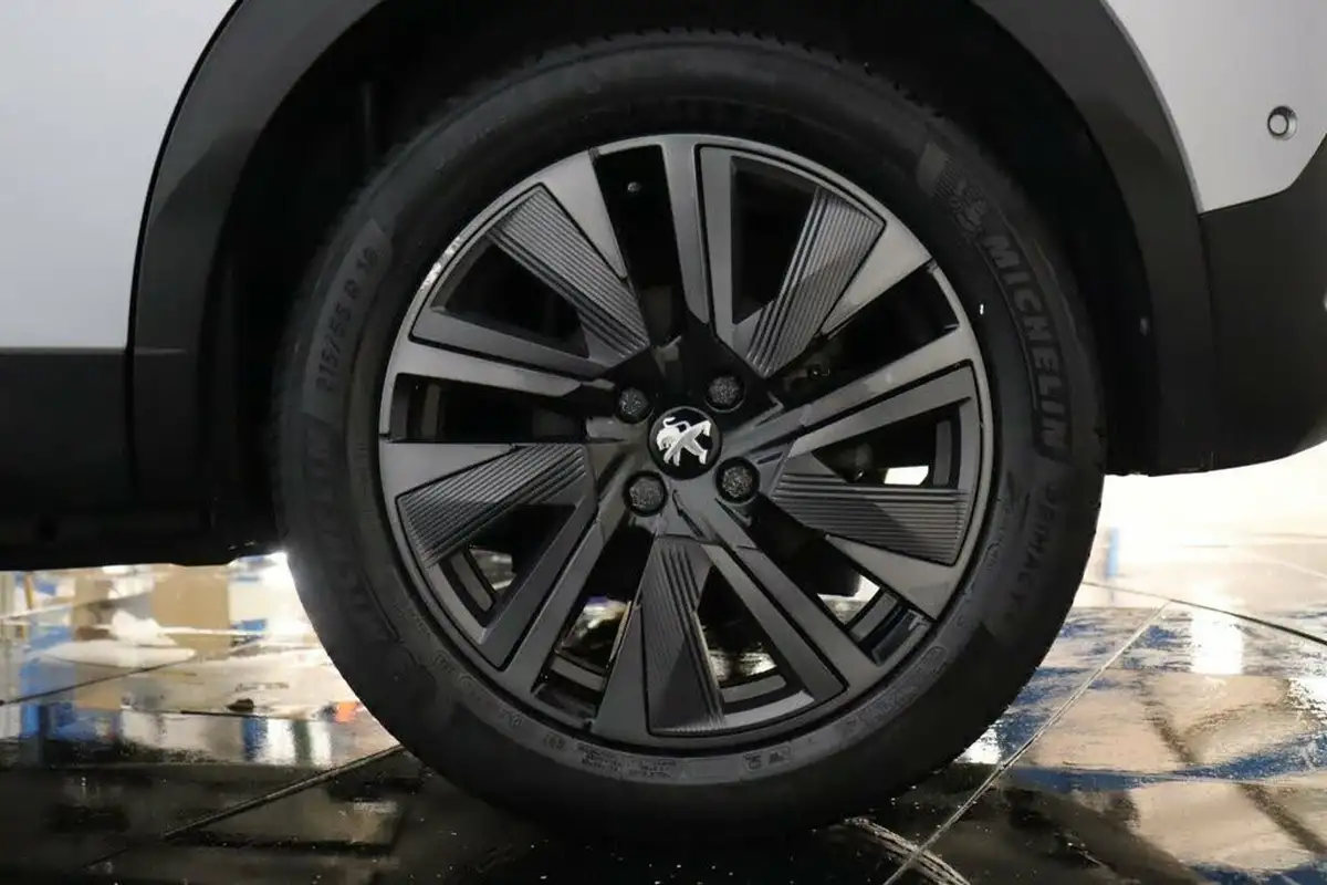 2021-peugeot-2008-suv-e-gt-premium-50kwh-big-37