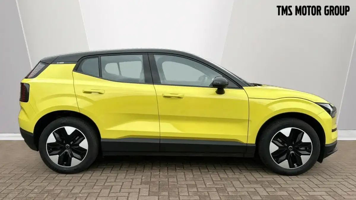 2025-volvo-ex30-e-single-motor-plus-big-2