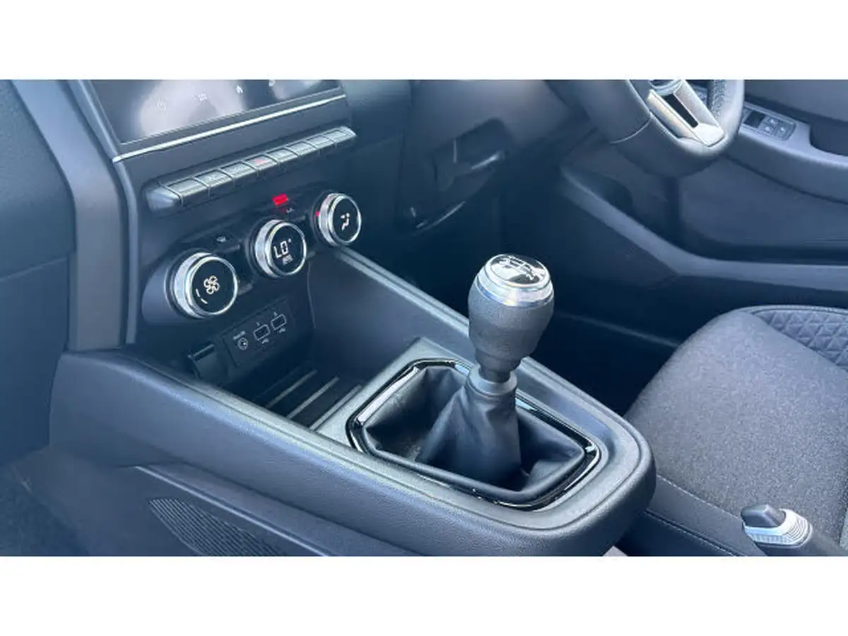 2021-renault-clio-10-tce-iconic-90ps-big-12