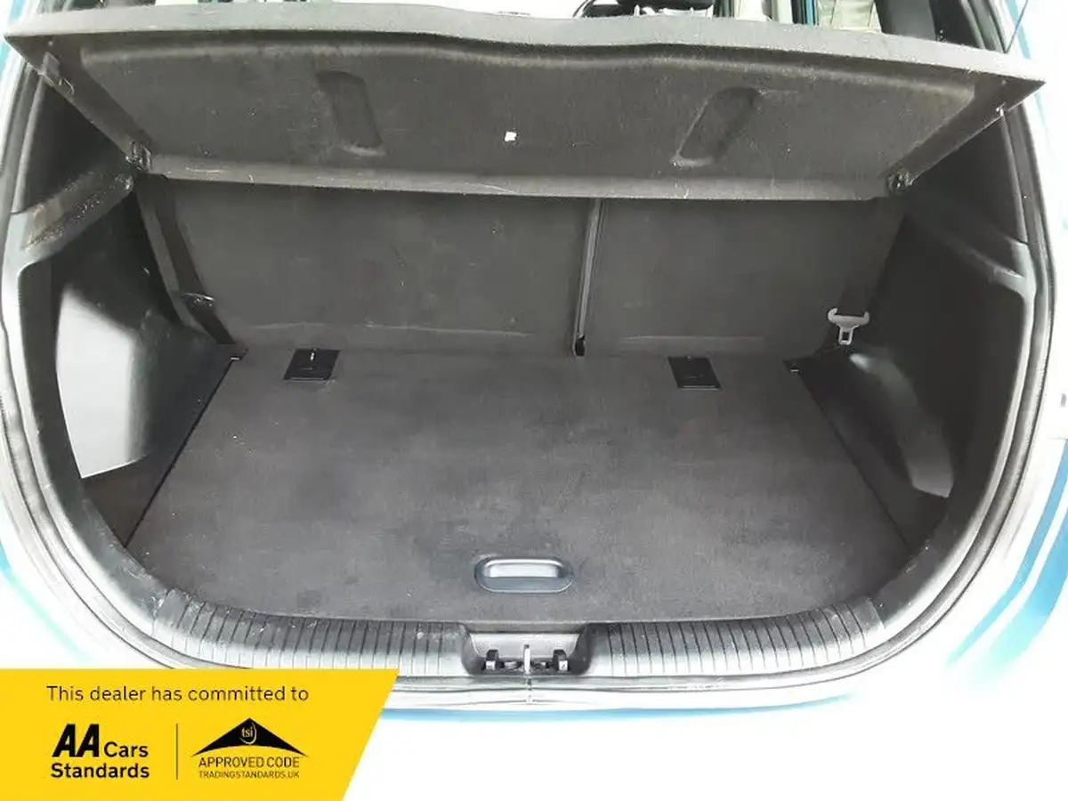 2014-hyundai-ix20-16-style-125ps-big-17