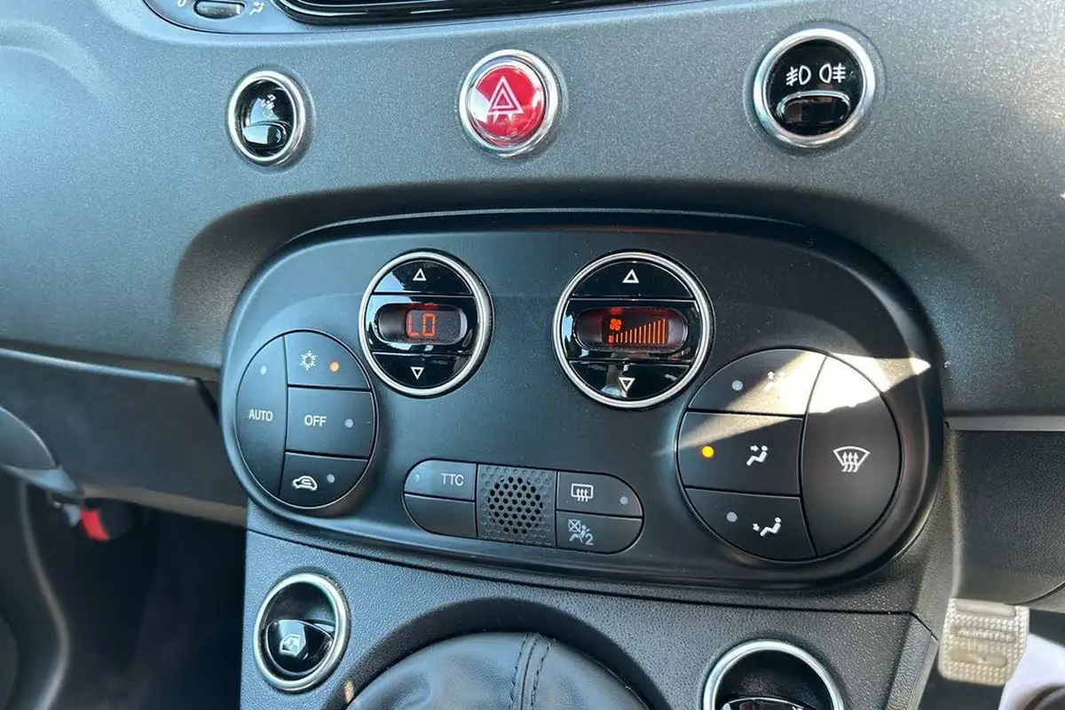 2022-abarth-595-14-tjet-competizione-big-11