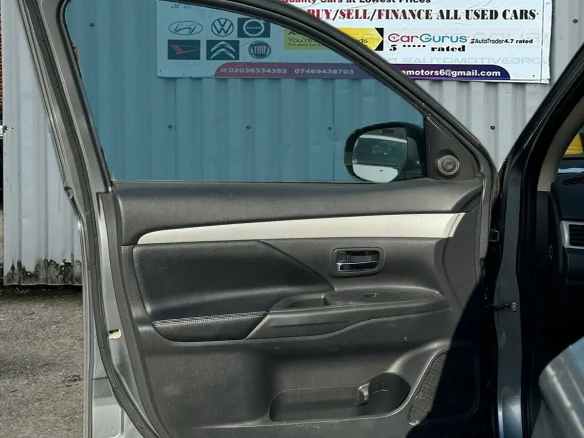 2014-mitsubishi-outlander-20-gx4hs-big-12