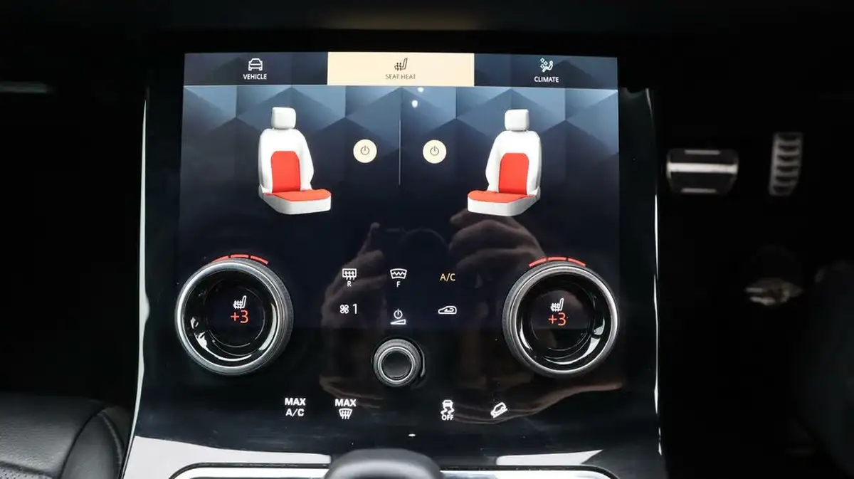 2022-land-rover-range-rover-evoque-15-p300e-r-dynamic-se-big-12