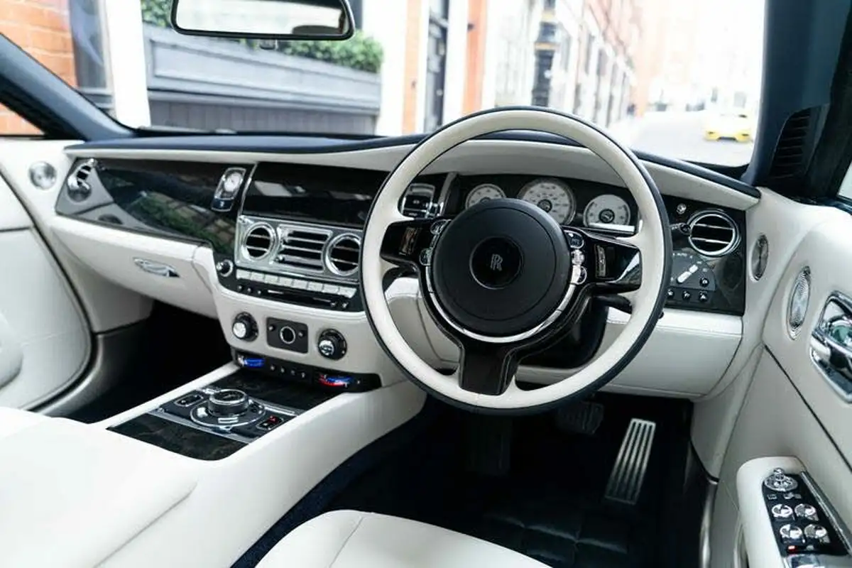 2021-rolls-royce-wraith-66-big-3