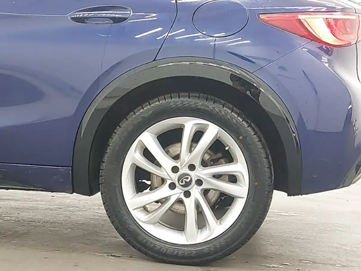 2016-infiniti-q30-16-premium-122ps-big-11
