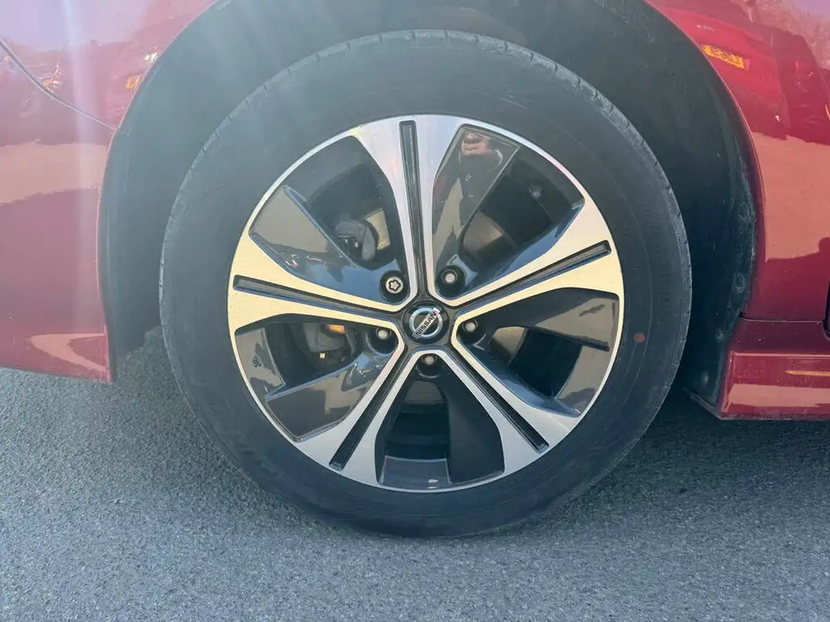 2019-nissan-leaf-e-tekna-big-9