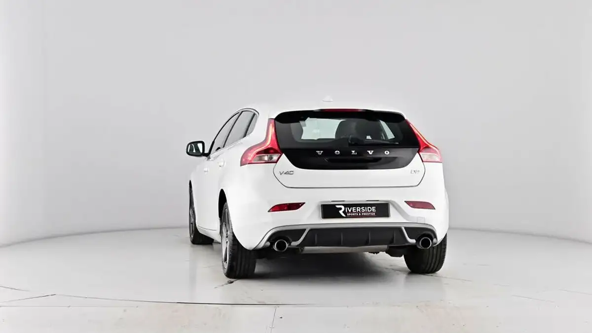 2015-volvo-v40-20td-d2-r-design-big-64