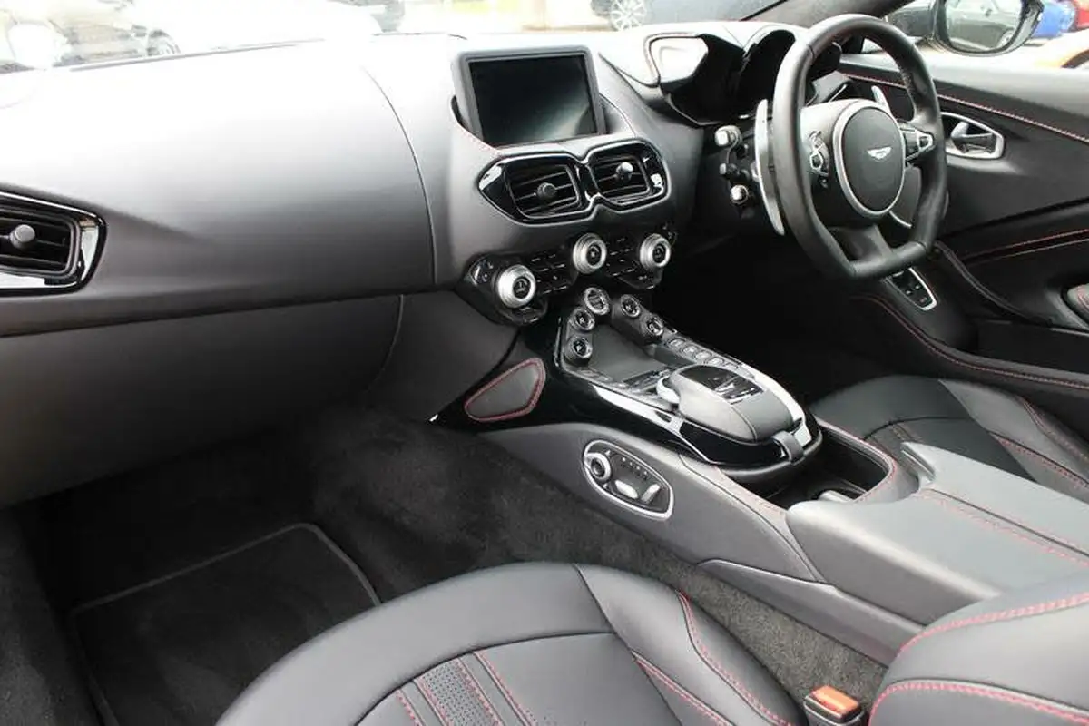 2024-aston-martin-vantage-40-v8-vantage-coupe-auto-big-13