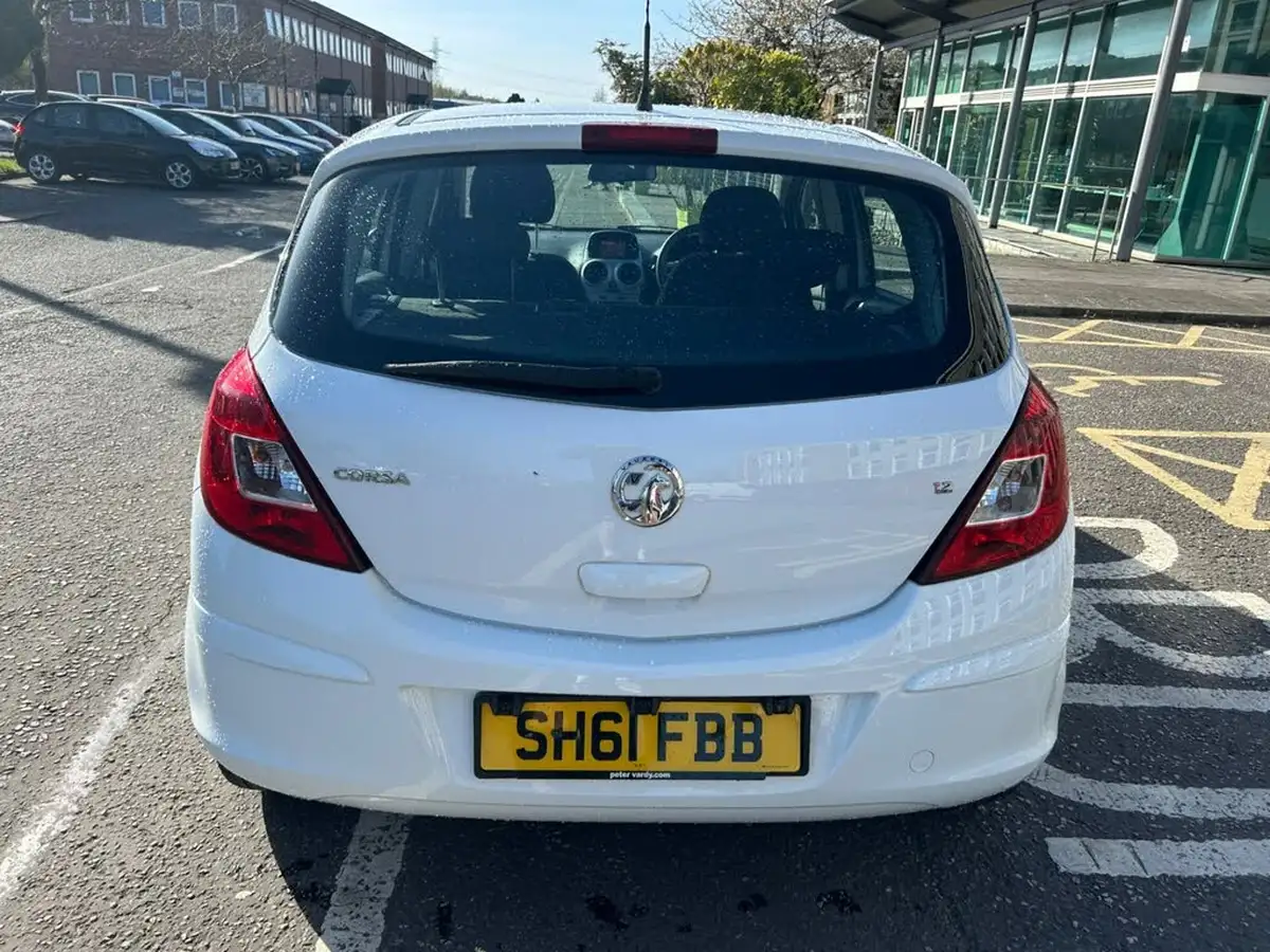 2011-vauxhall-corsa-12-excite-5d-big-3